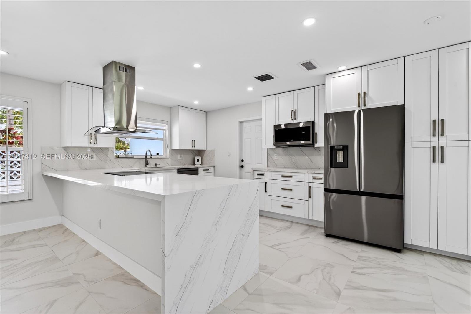4010 NE 22nd Ave, Lighthouse Point FL 33064