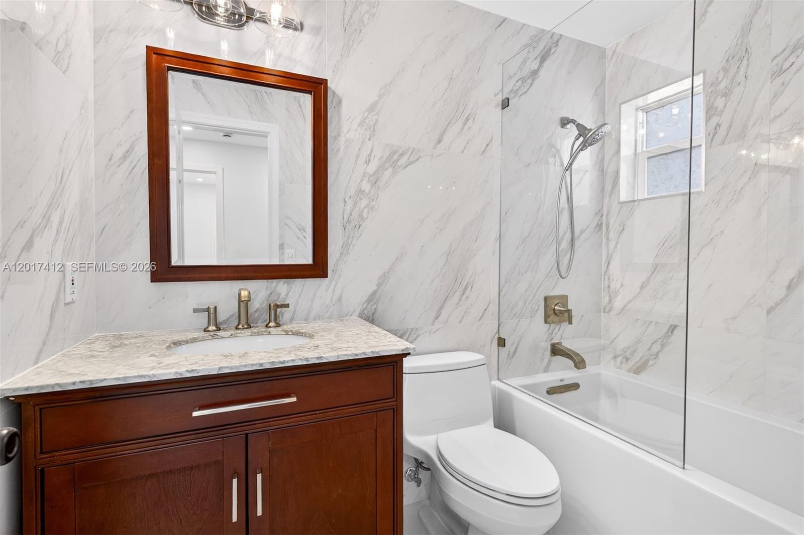 4010 NE 22nd Ave, Lighthouse Point FL 33064