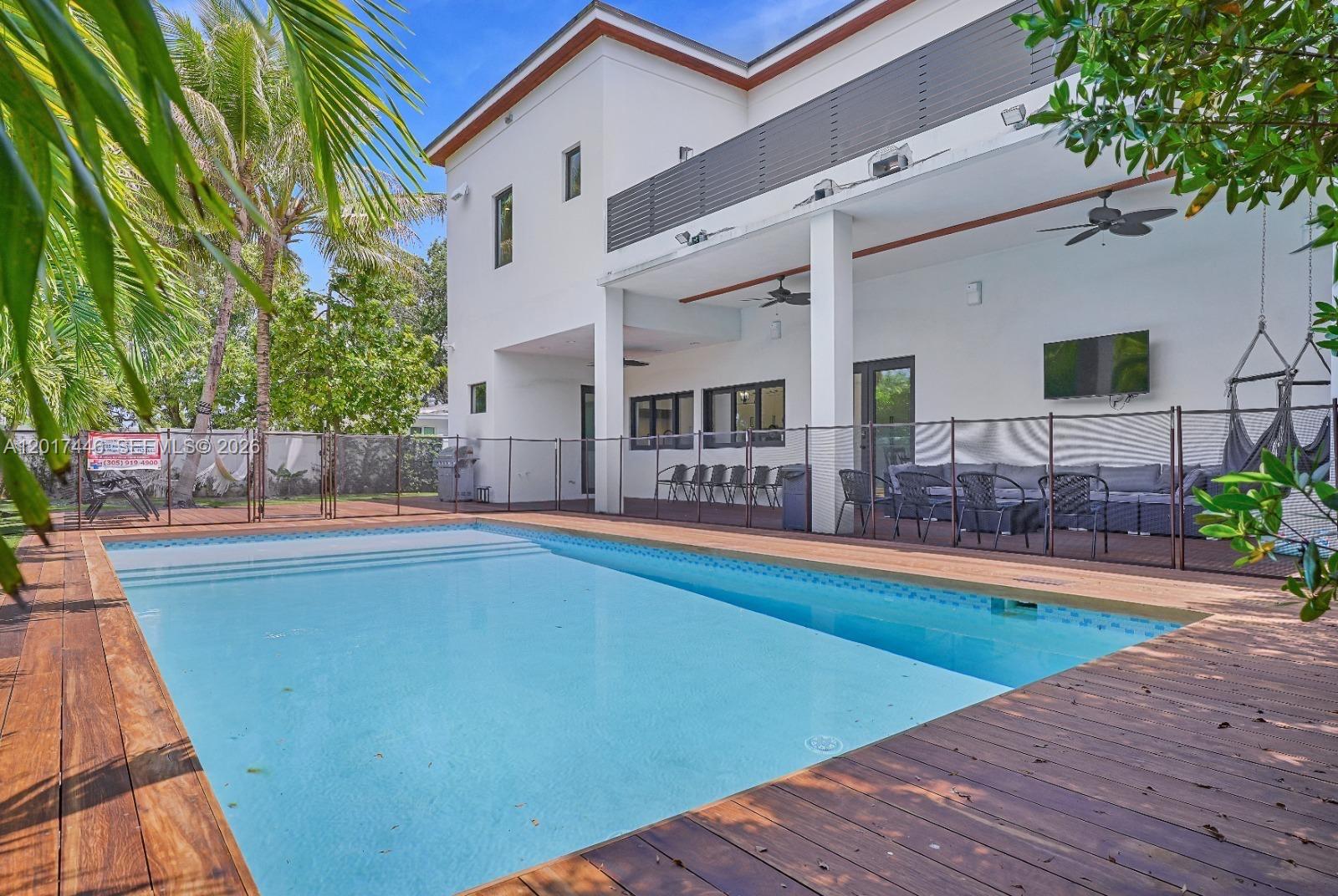 1025 NE 170th Ter, Miami FL 33162