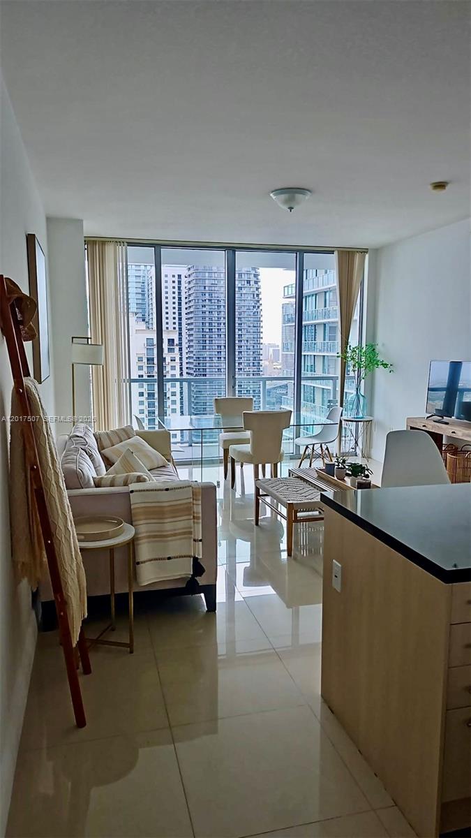 79 SW 12th St #3711-S, Miami FL 33130