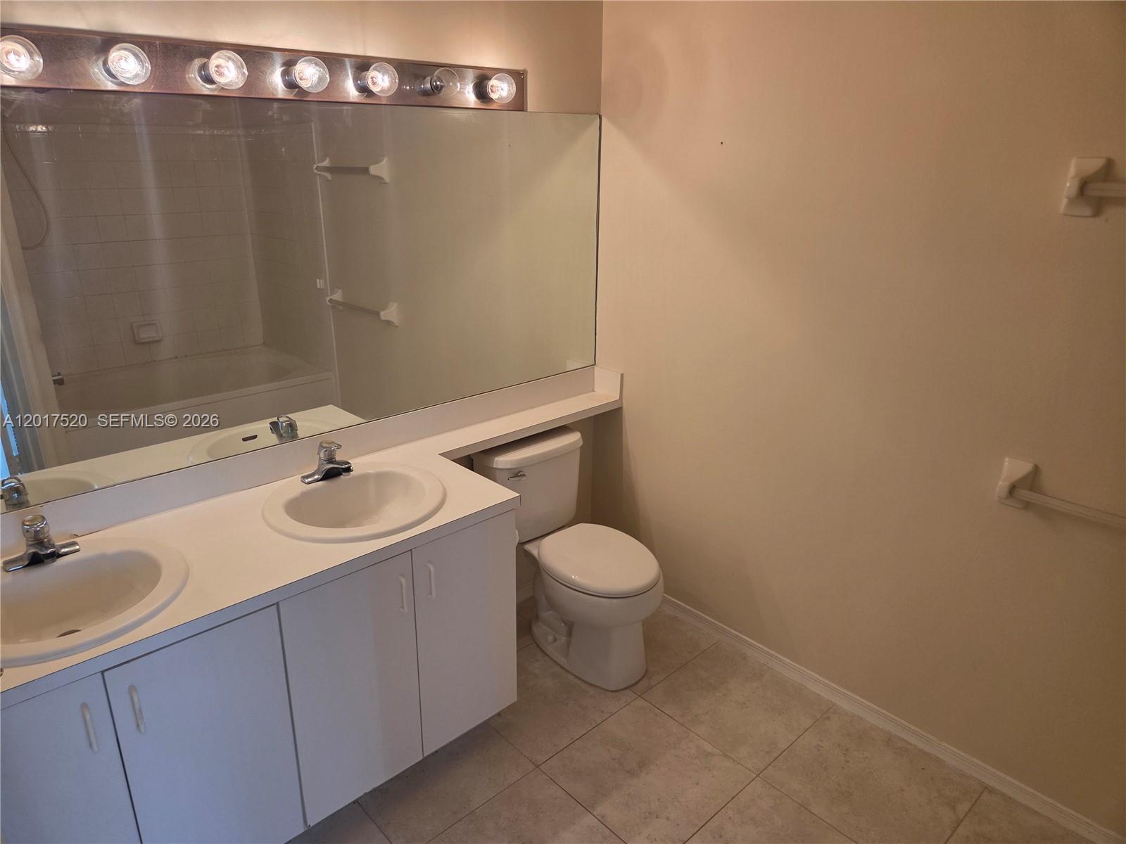 47 Simonton Cir, Weston FL 33326