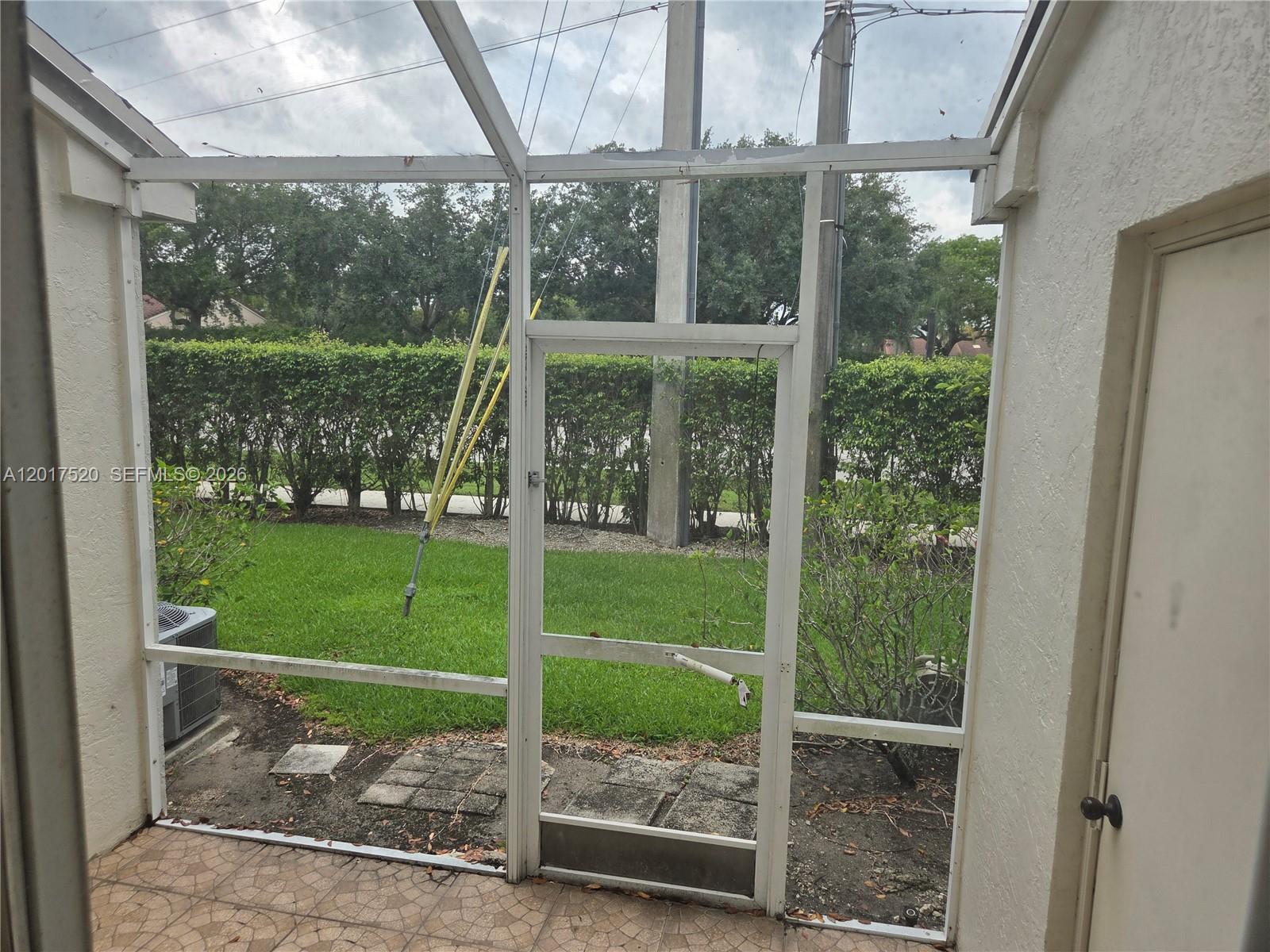 47 Simonton Cir, Weston FL 33326