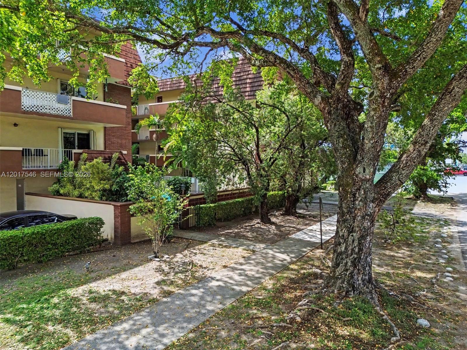 685 Miller Dr #E205, Miami Springs FL 33166