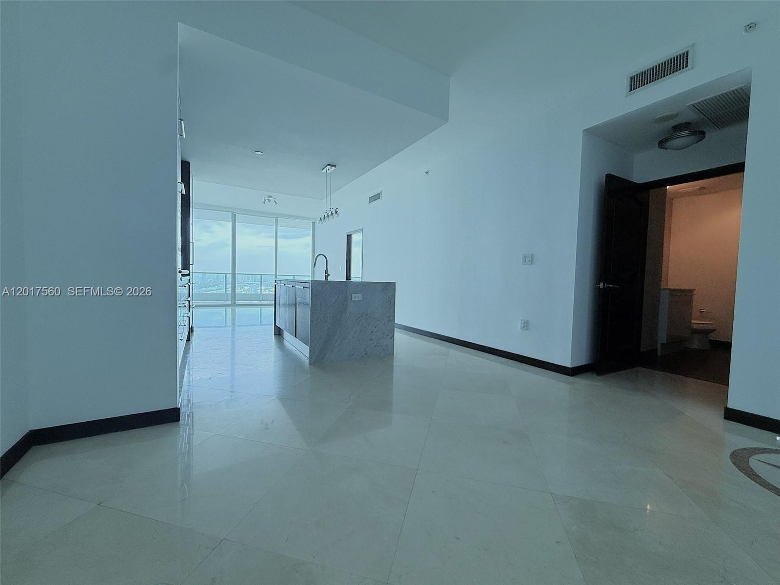 900 Biscayne Blvd #3803, Miami FL 33132
