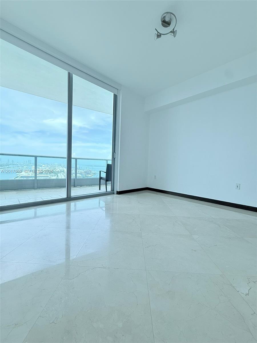 900 Biscayne Blvd #3803, Miami FL 33132