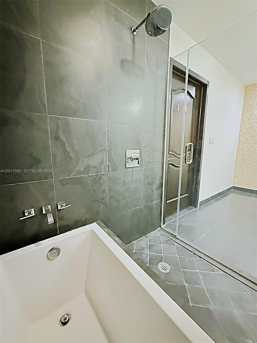 900 Biscayne Blvd #3803, Miami FL 33132
