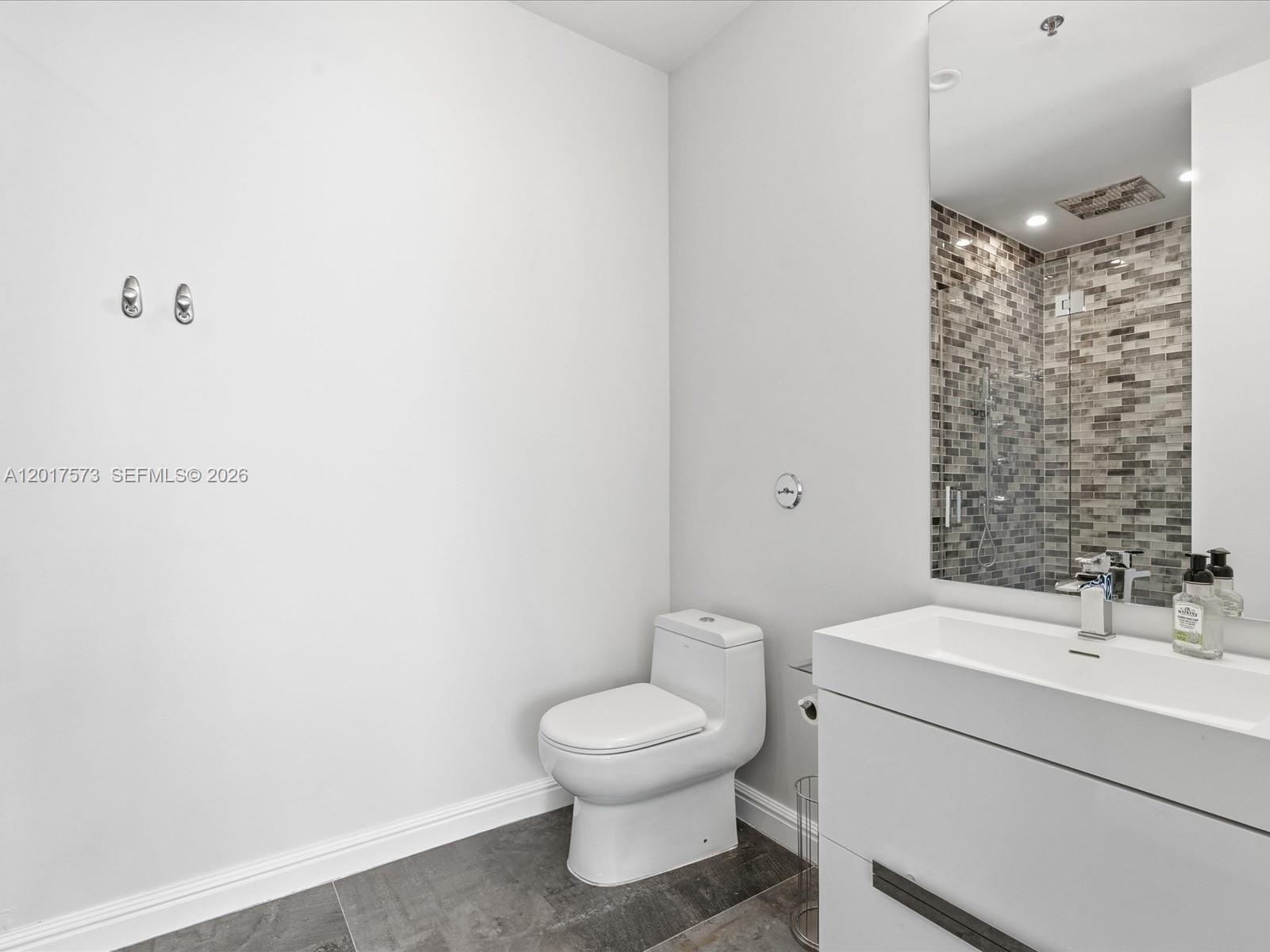 600 NE 27th St #PH2, Miami FL 33137