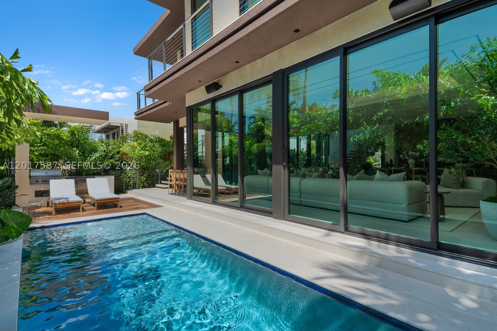 3045 N Bay Rd, Miami Beach FL 33140