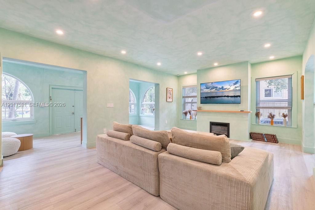 22 NE 44th St, Miami FL 33137