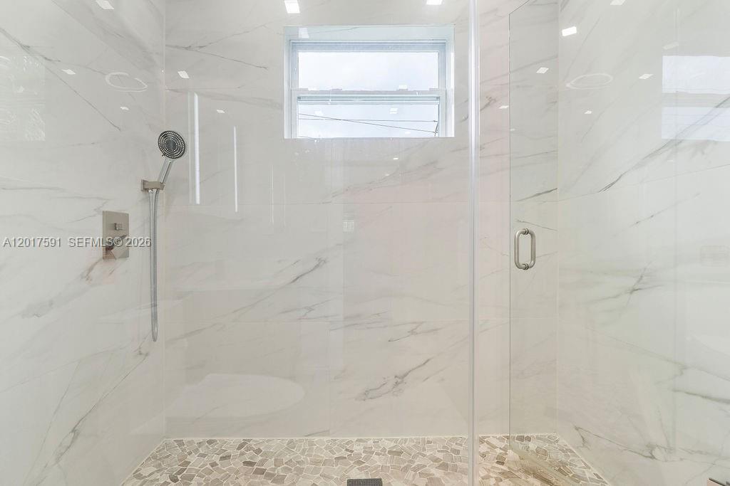 22 NE 44th St, Miami FL 33137