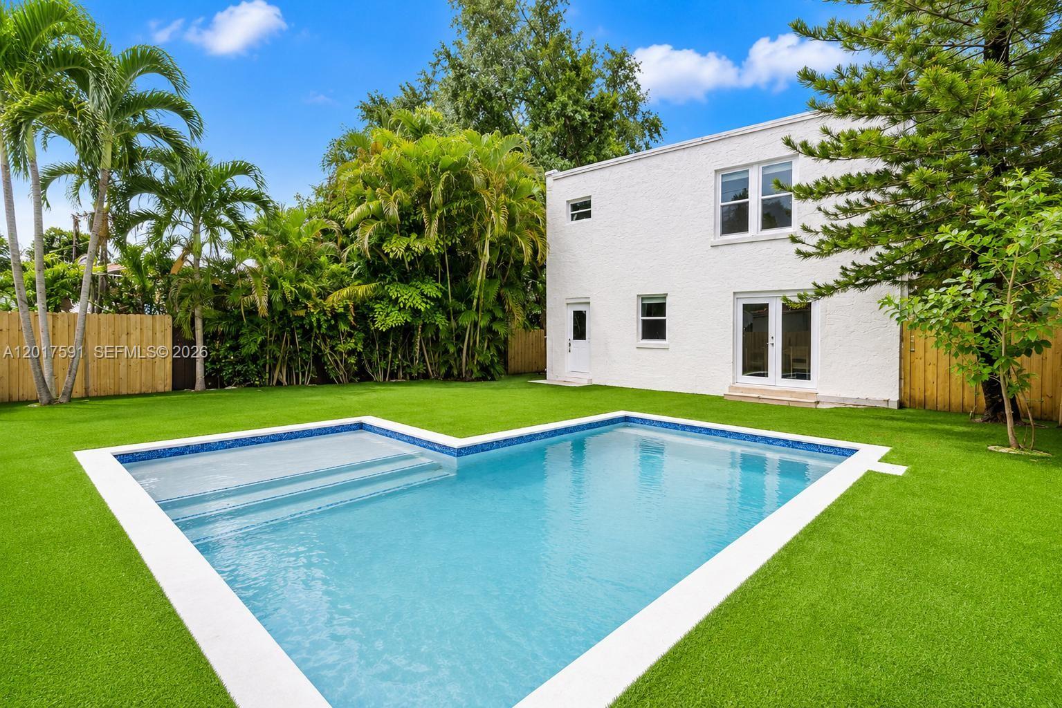 22 NE 44th St, Miami FL 33137