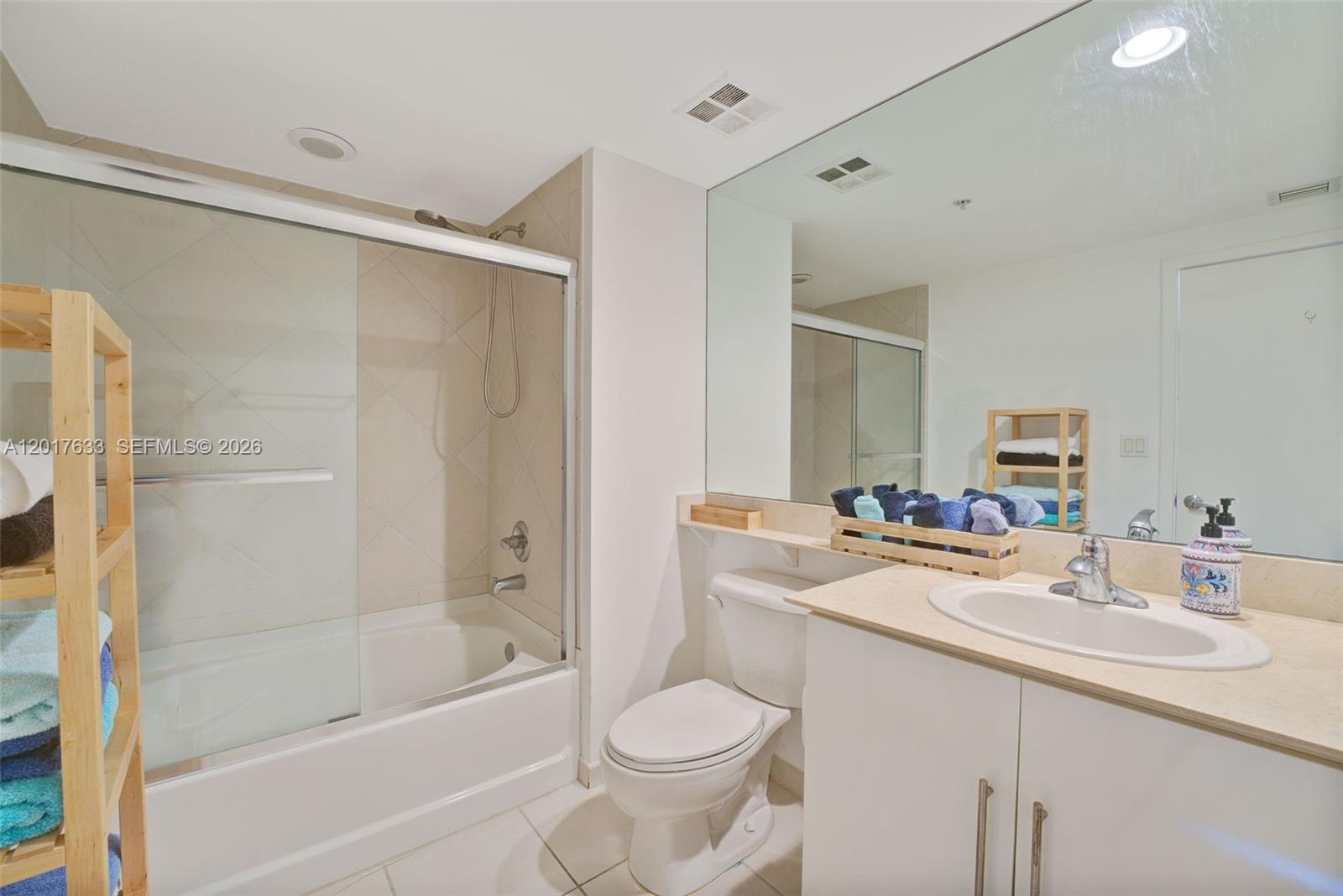 335 S Biscayne Blvd #4205, Miami FL 33131