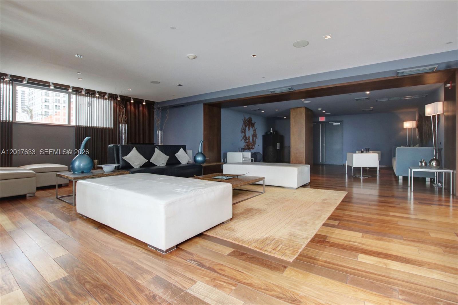 335 S Biscayne Blvd #4205, Miami FL 33131