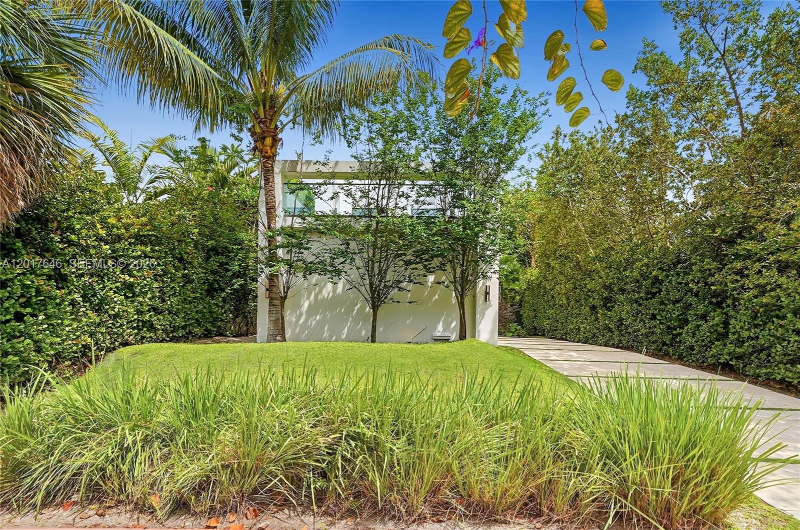 1311 Bay Dr, Miami Beach FL 33141
