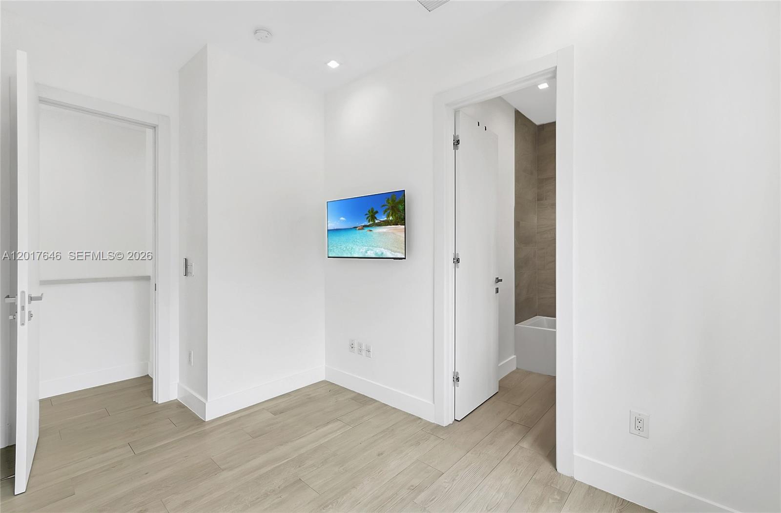 1311 Bay Dr, Miami Beach FL 33141