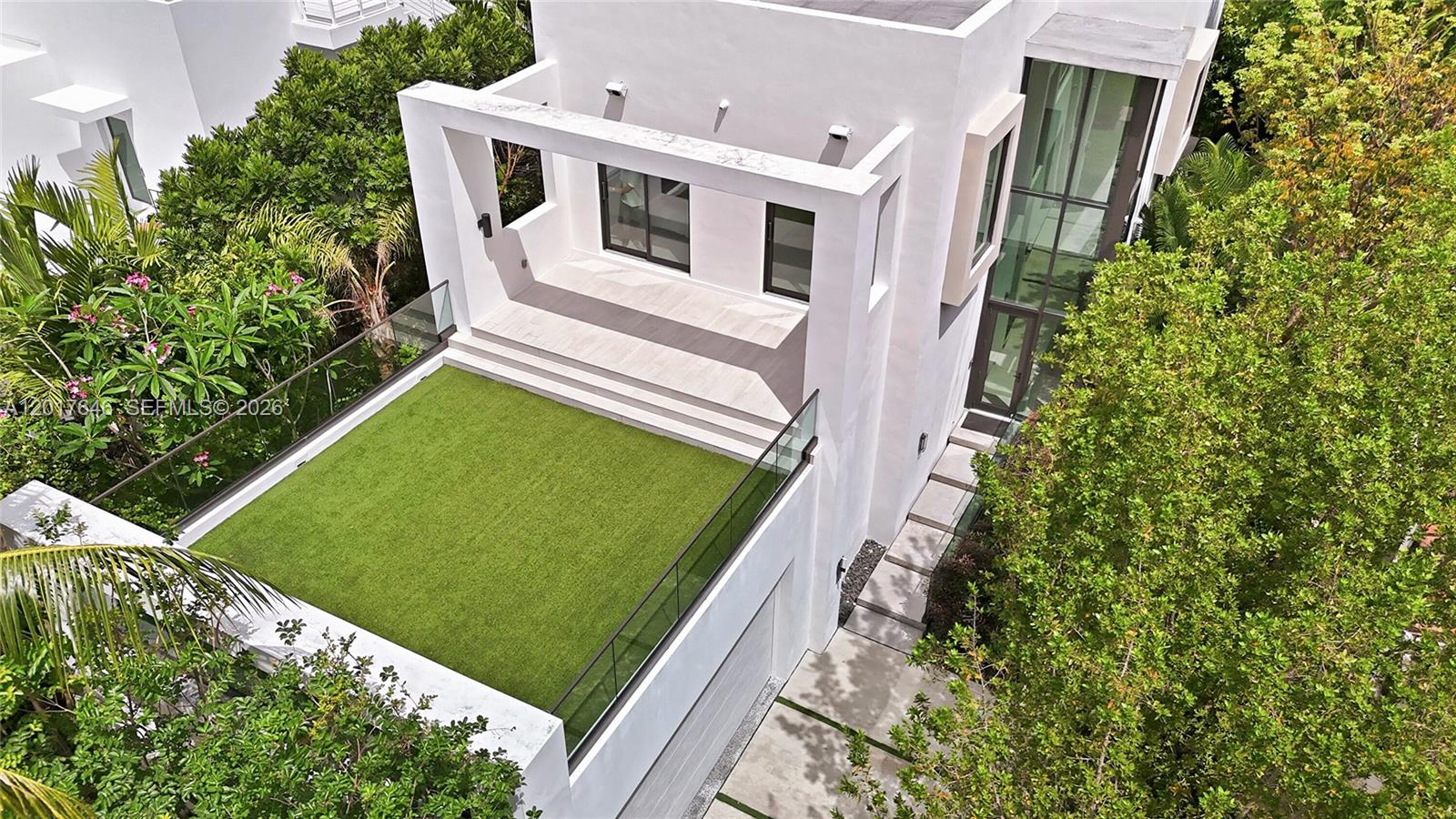 1311 Bay Dr, Miami Beach FL 33141