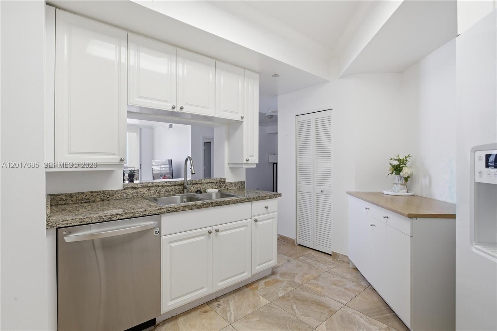 888 Brickell Key Dr #2010, Miami FL 33131