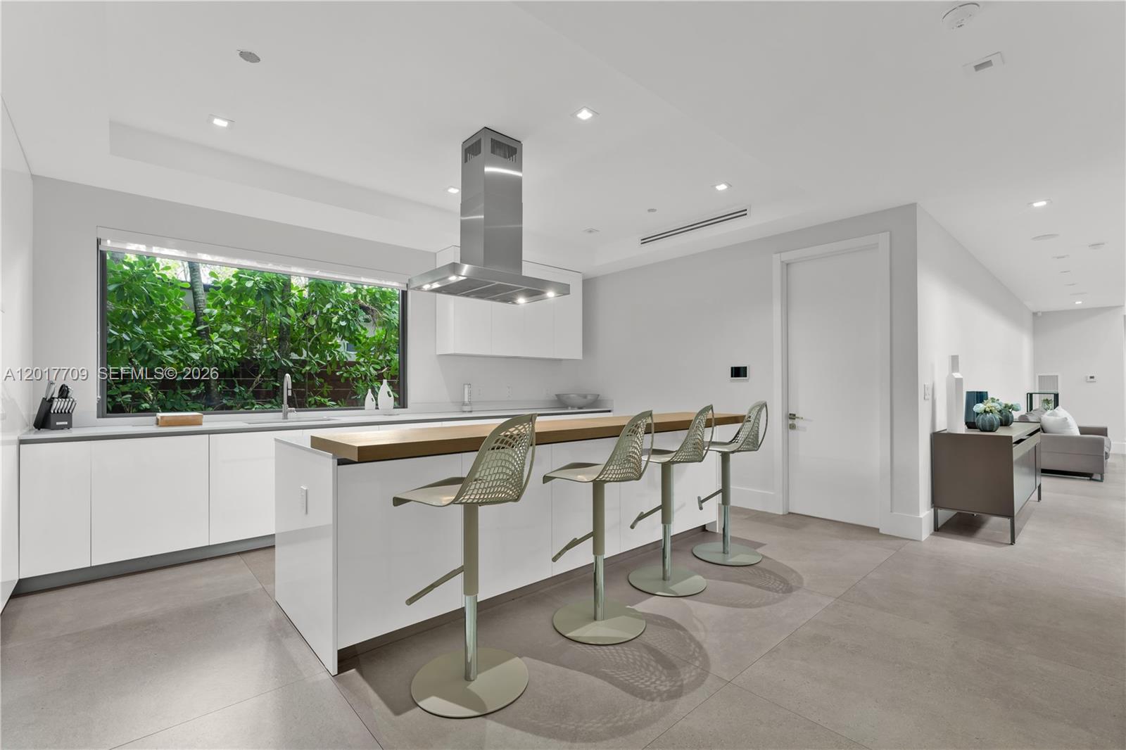 10 Samana Dr, Miami FL 33133