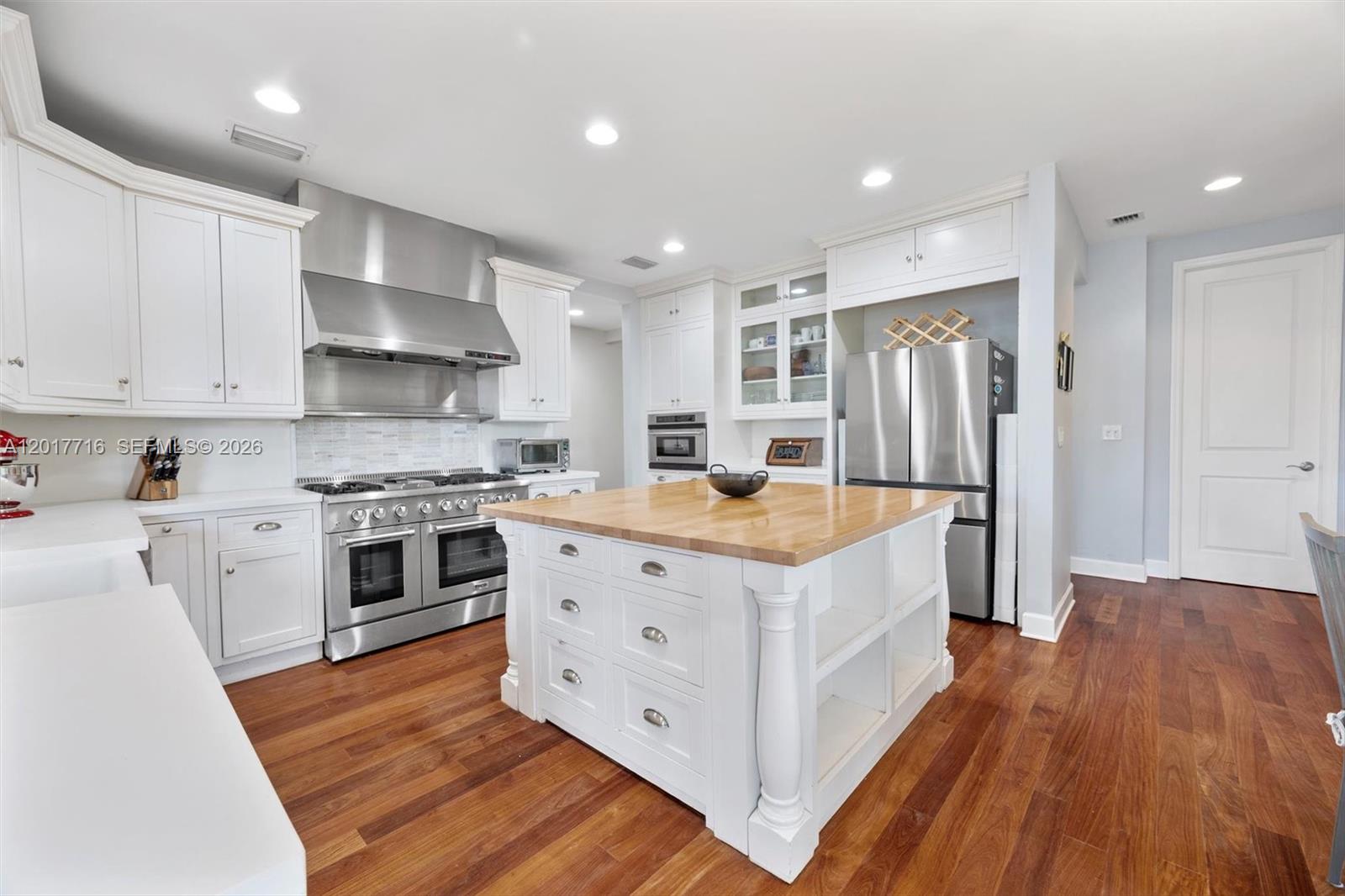 2310 Bayview Ln, North Miami FL 33181