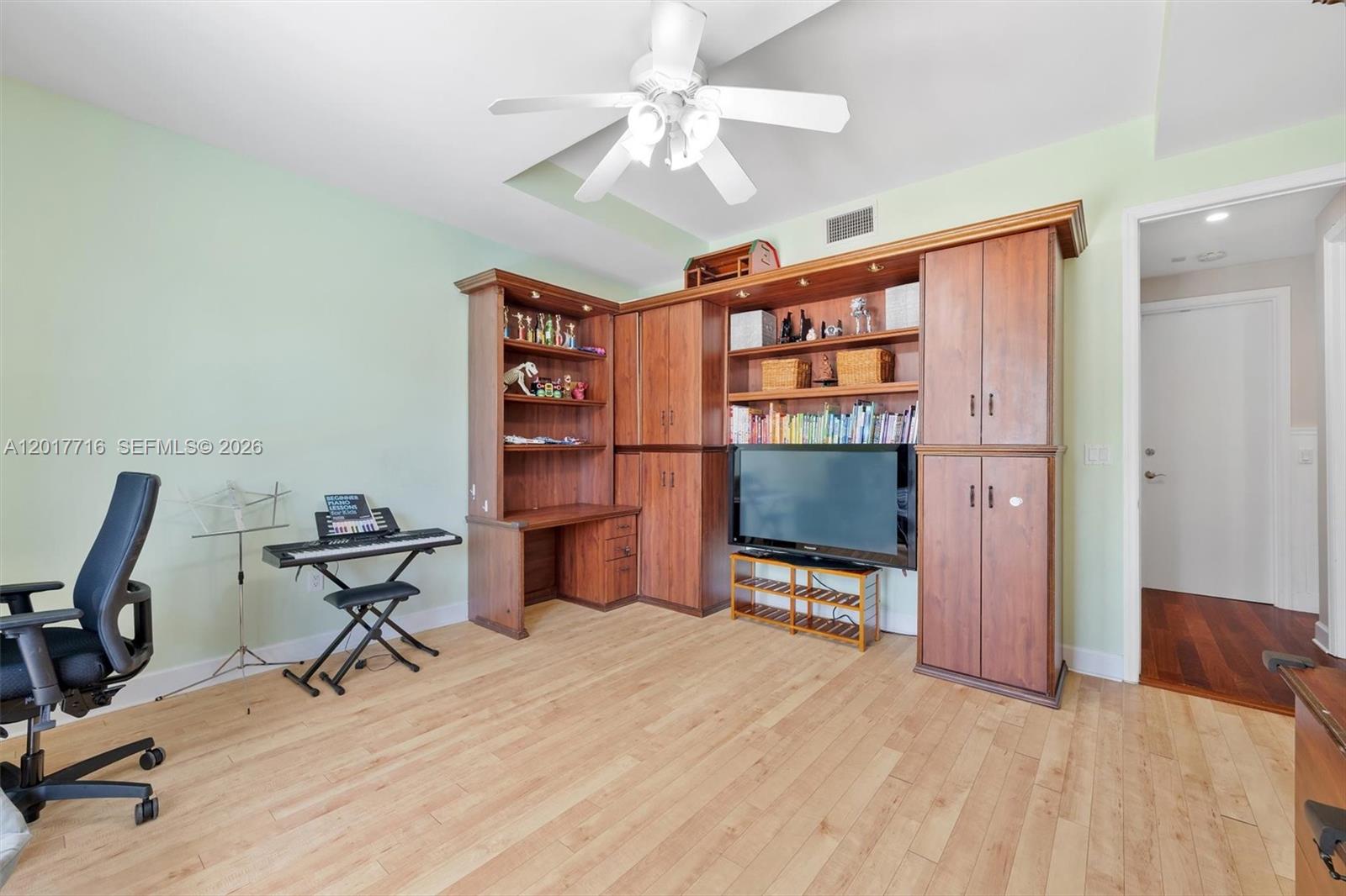 2310 Bayview Ln, North Miami FL 33181