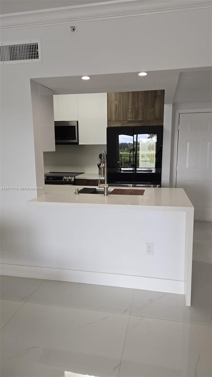 230 SW 117th Ter #202, Pembroke Pines FL 33025