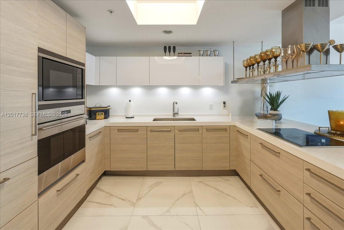 17301 Biscayne Blvd #605, North Miami Beach FL 33160
