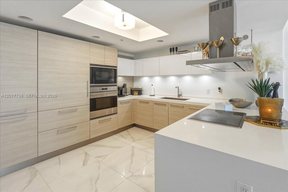 17301 Biscayne Blvd #605, North Miami Beach FL 33160