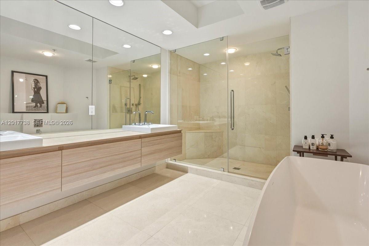 17301 Biscayne Blvd #605, North Miami Beach FL 33160
