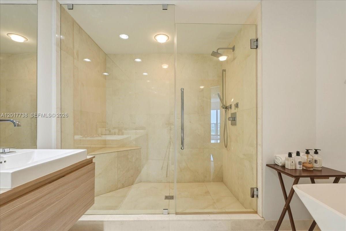 17301 Biscayne Blvd #605, North Miami Beach FL 33160