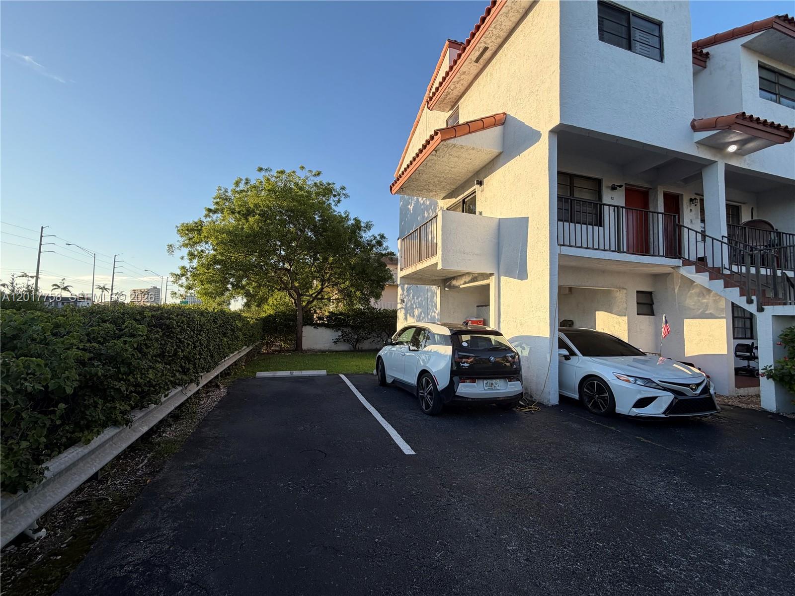 421 Swallow Dr #12, Miami Springs FL 33166