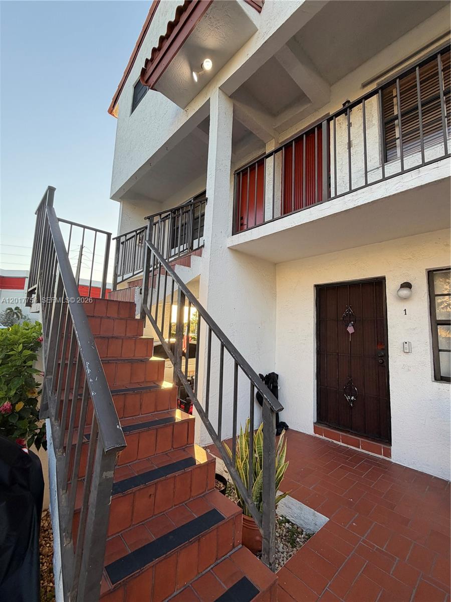 421 Swallow Dr #12, Miami Springs FL 33166