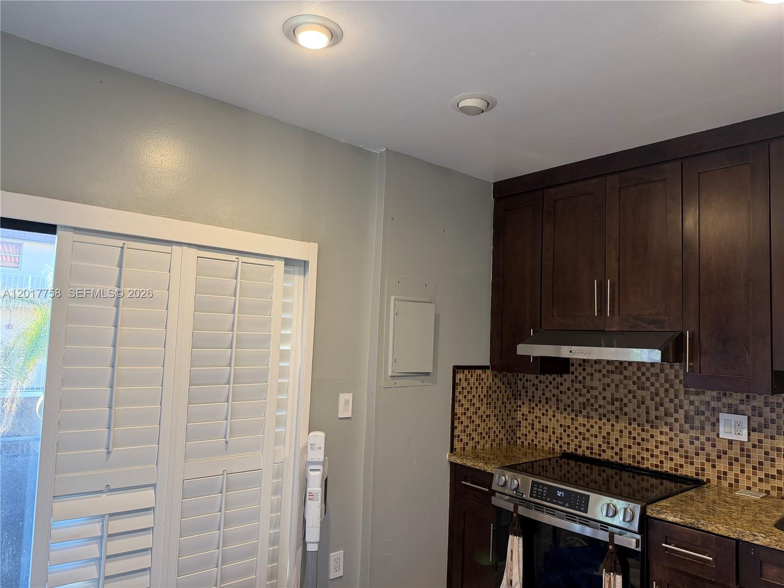 421 Swallow Dr #12, Miami Springs FL 33166