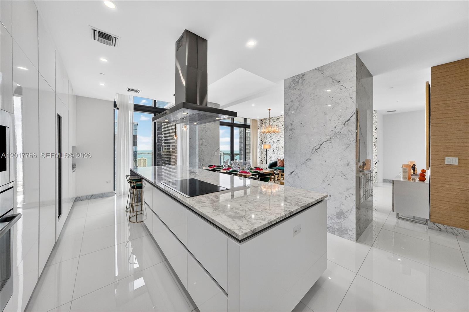 88 SW 7th St #PH4202, Miami FL 33130