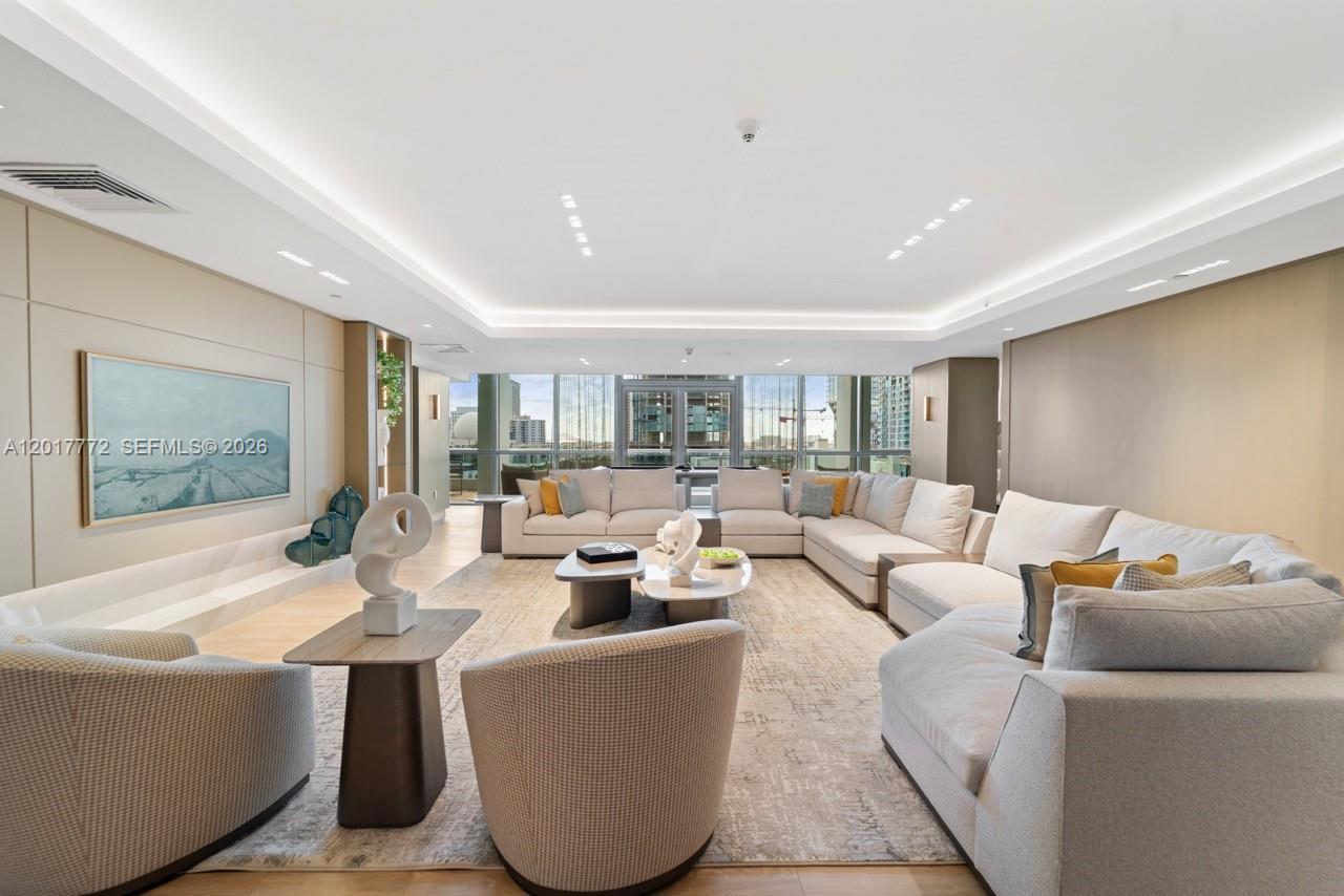 900 Biscayne Blvd #4205, Miami FL 33132