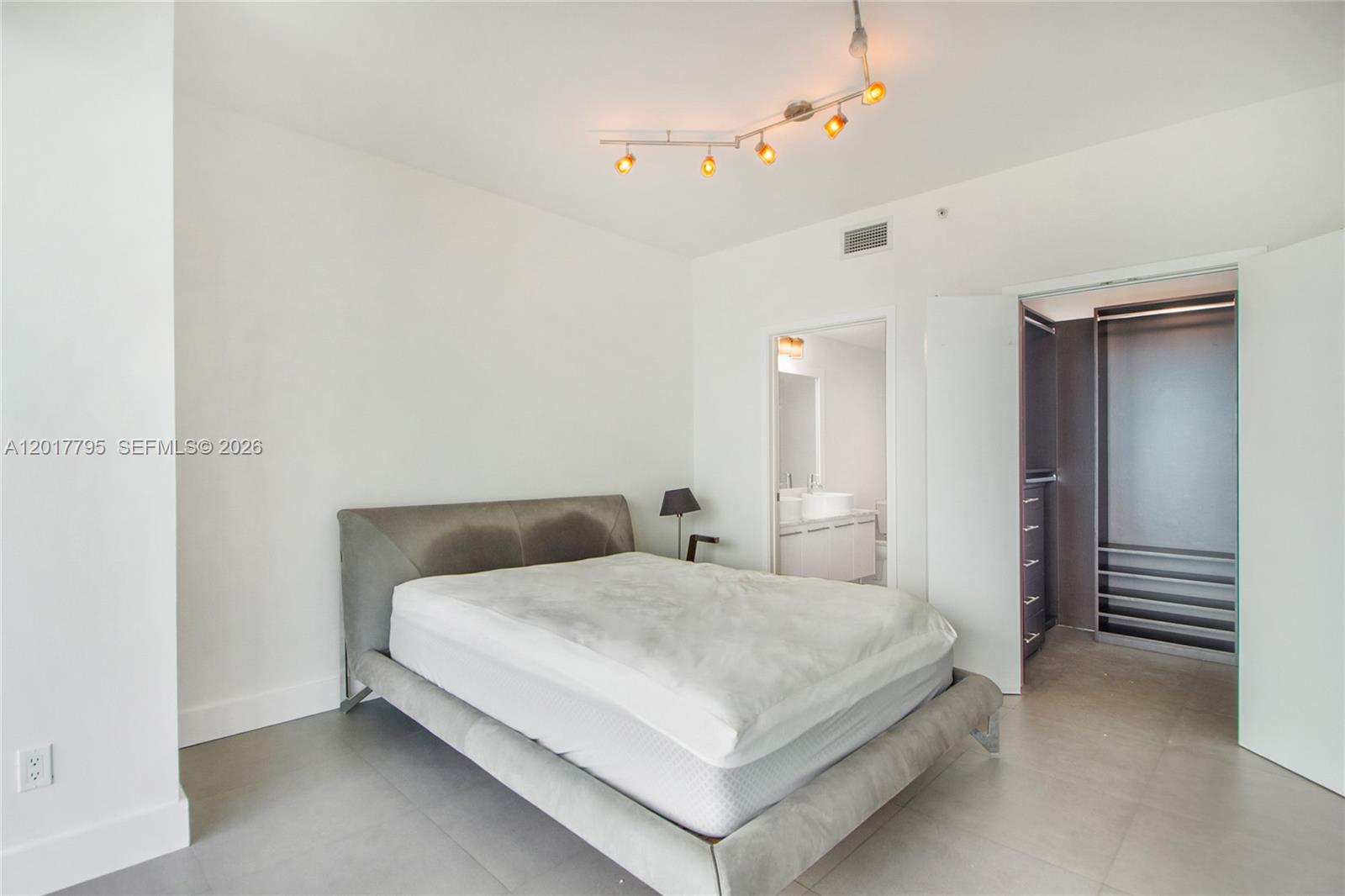 888 Biscayne Blvd #2705, Miami FL 33132