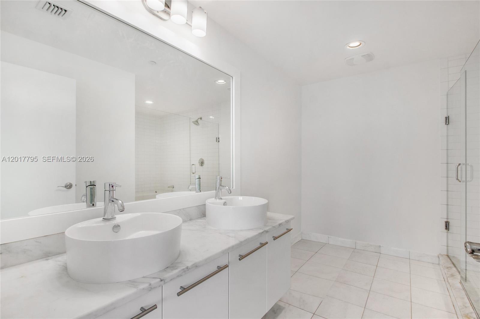 888 Biscayne Blvd #2705, Miami FL 33132