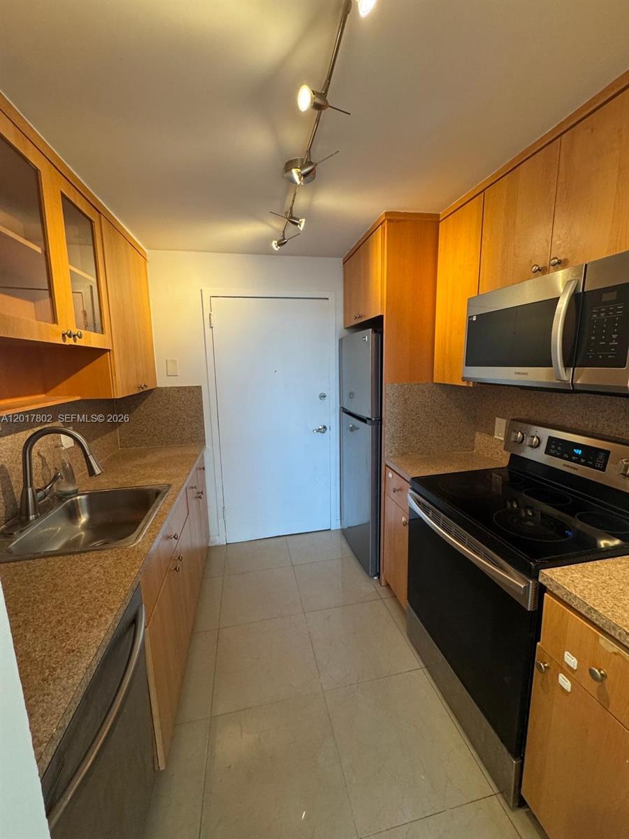 2020 NE 135th St #303, North Miami FL 33181