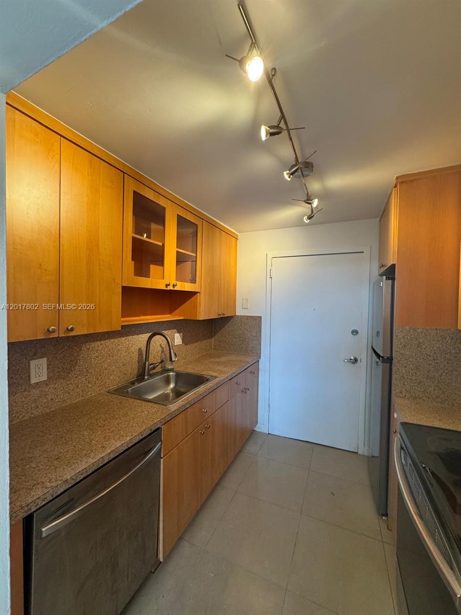 2020 NE 135th St #303, North Miami FL 33181