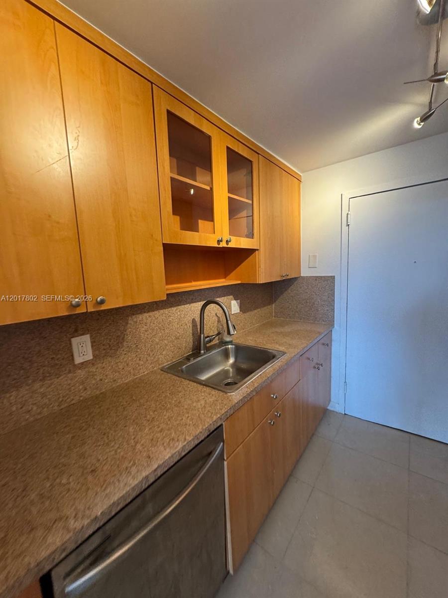2020 NE 135th St #303, North Miami FL 33181