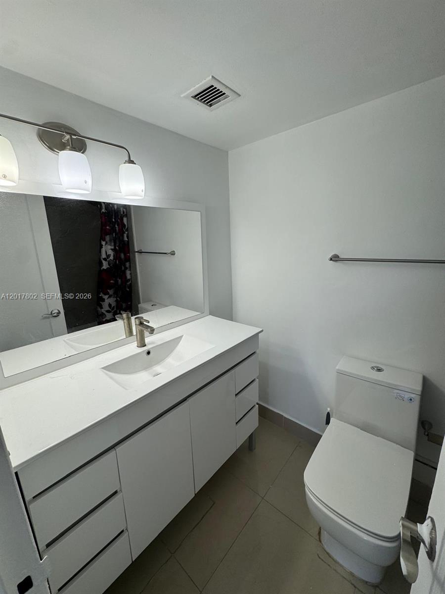 2020 NE 135th St #303, North Miami FL 33181