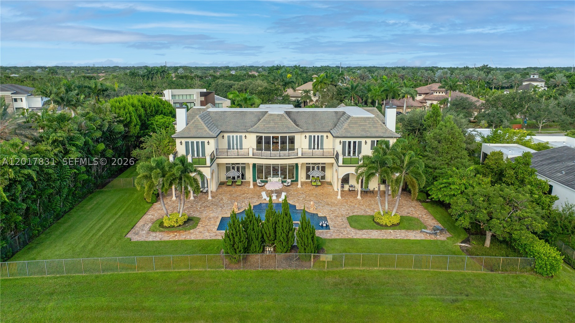 2951 Lake Ridge Ln, Weston FL 33332