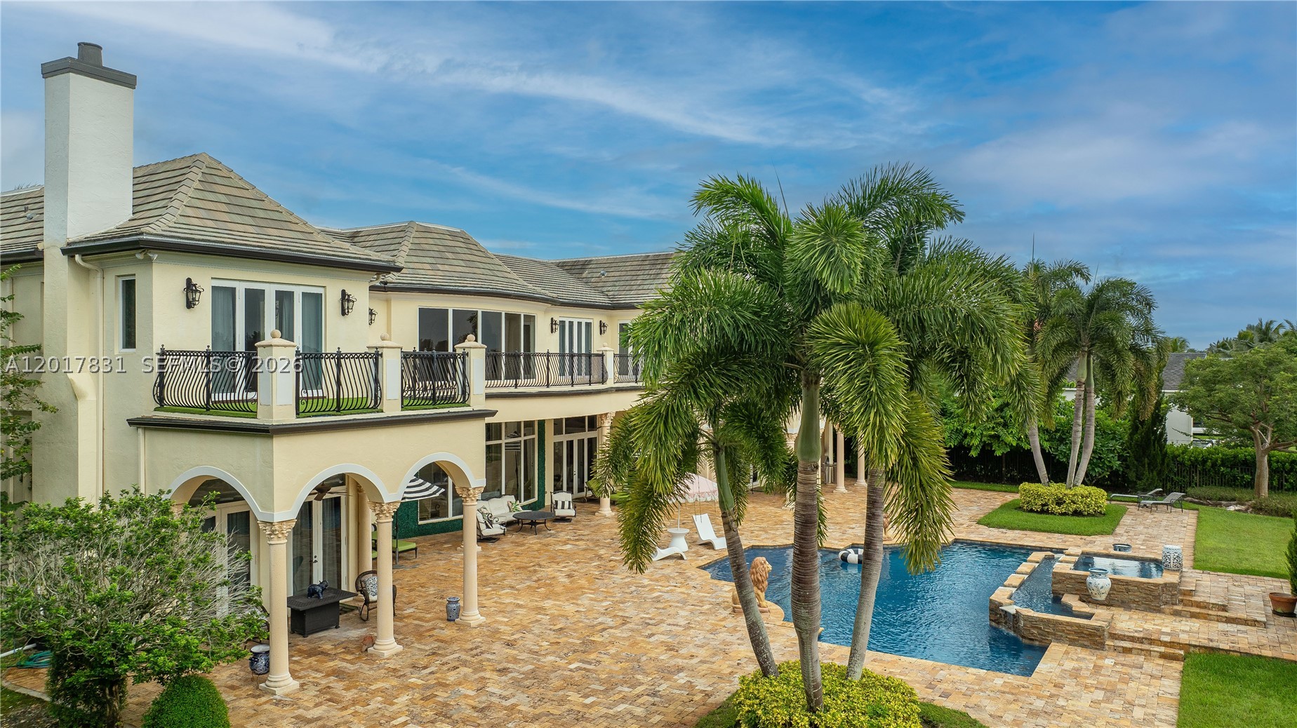 2951 Lake Ridge Ln, Weston FL 33332