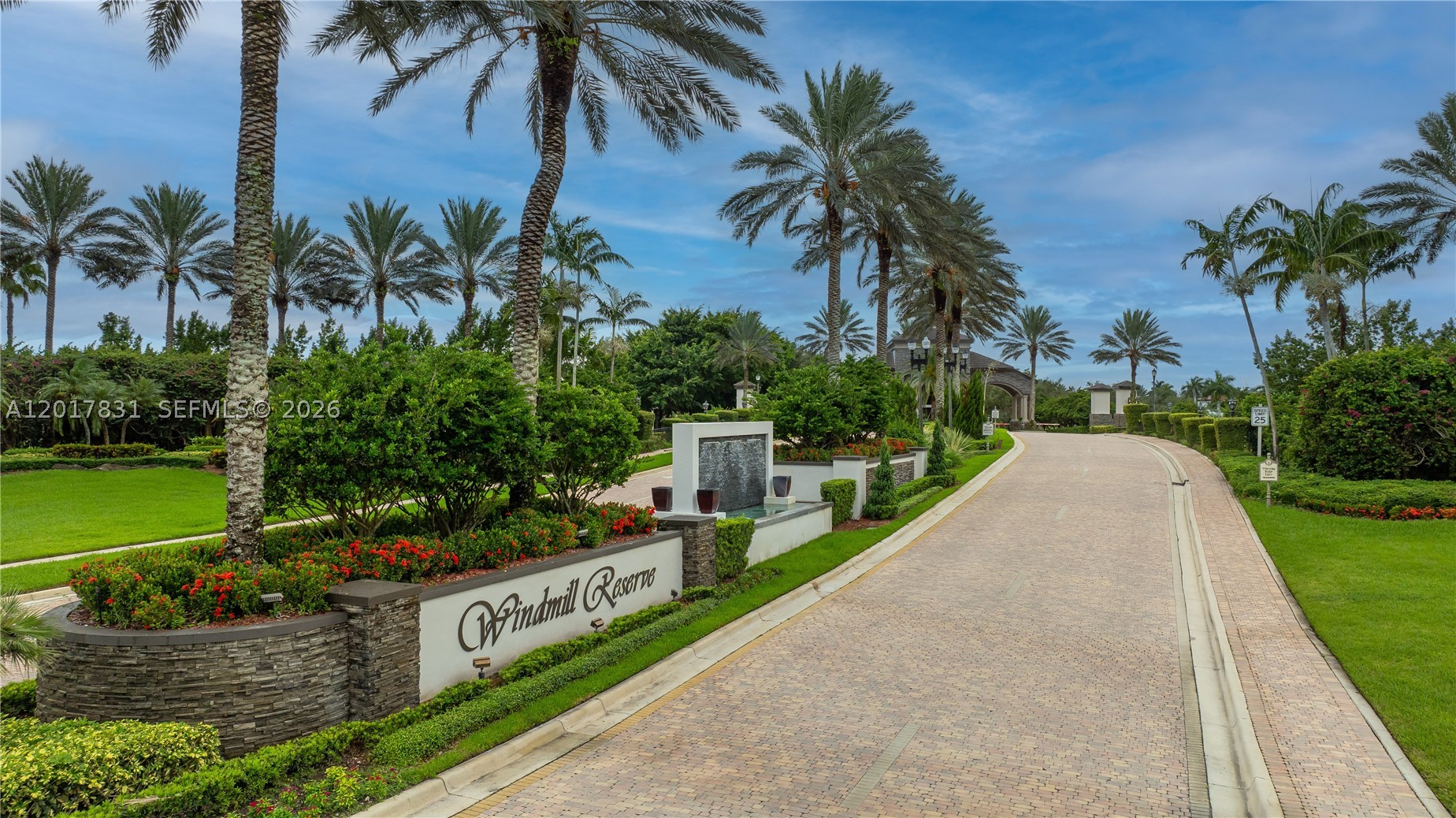 2951 Lake Ridge Ln, Weston FL 33332
