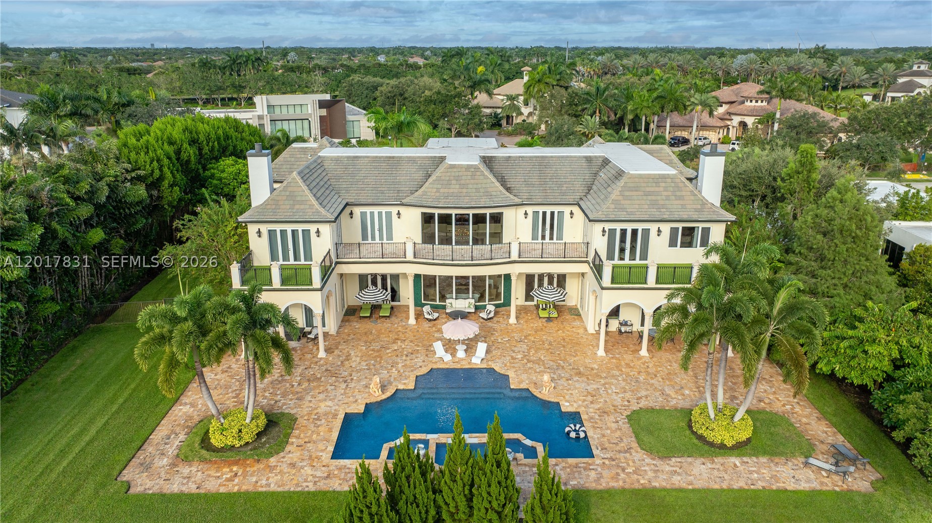 2951 Lake Ridge Ln, Weston FL 33332