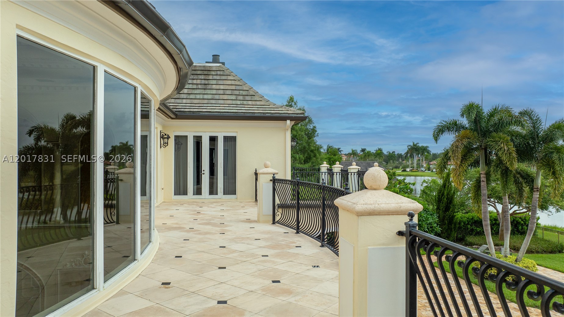 2951 Lake Ridge Ln, Weston FL 33332
