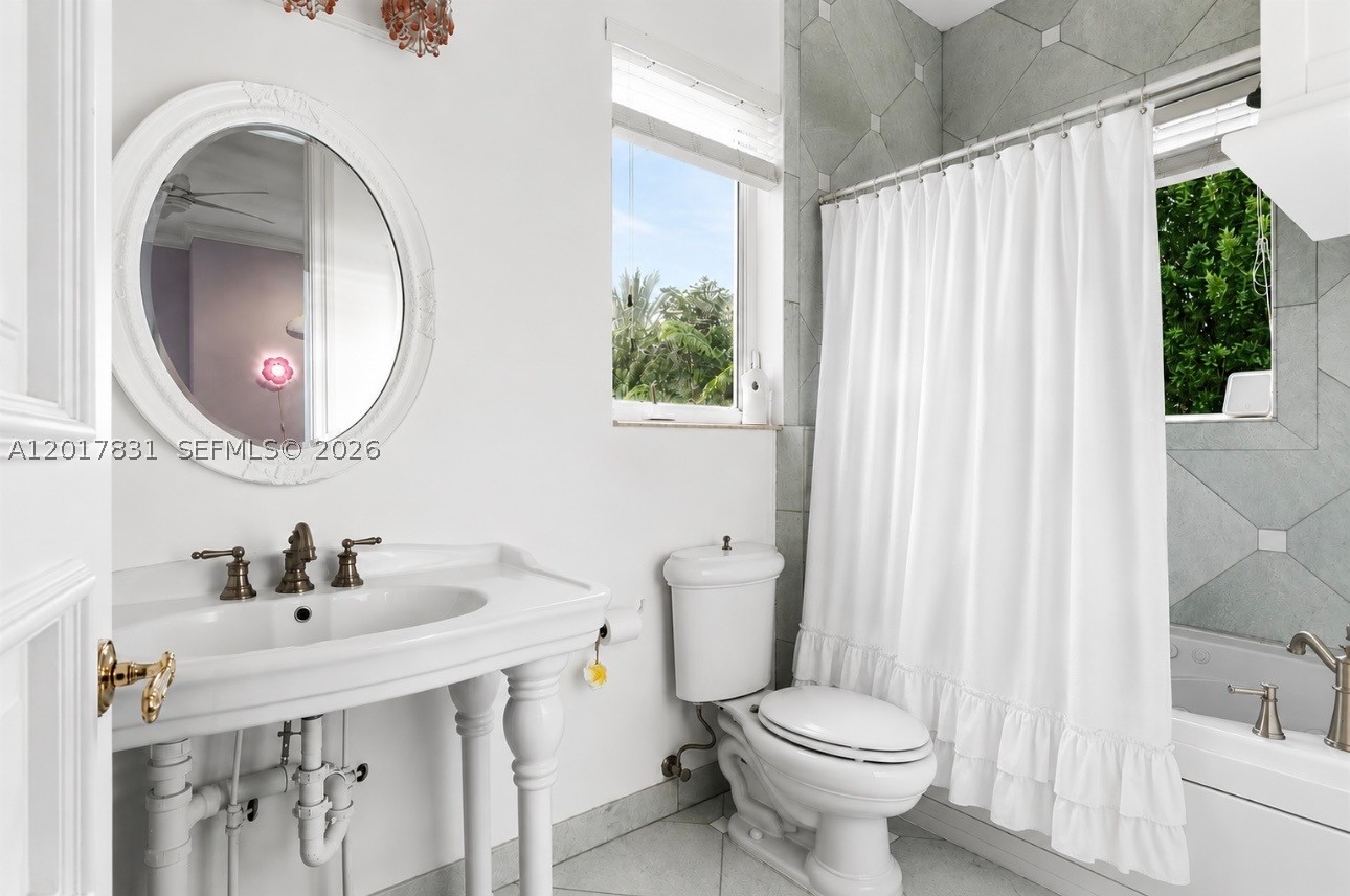 2951 Lake Ridge Ln, Weston FL 33332