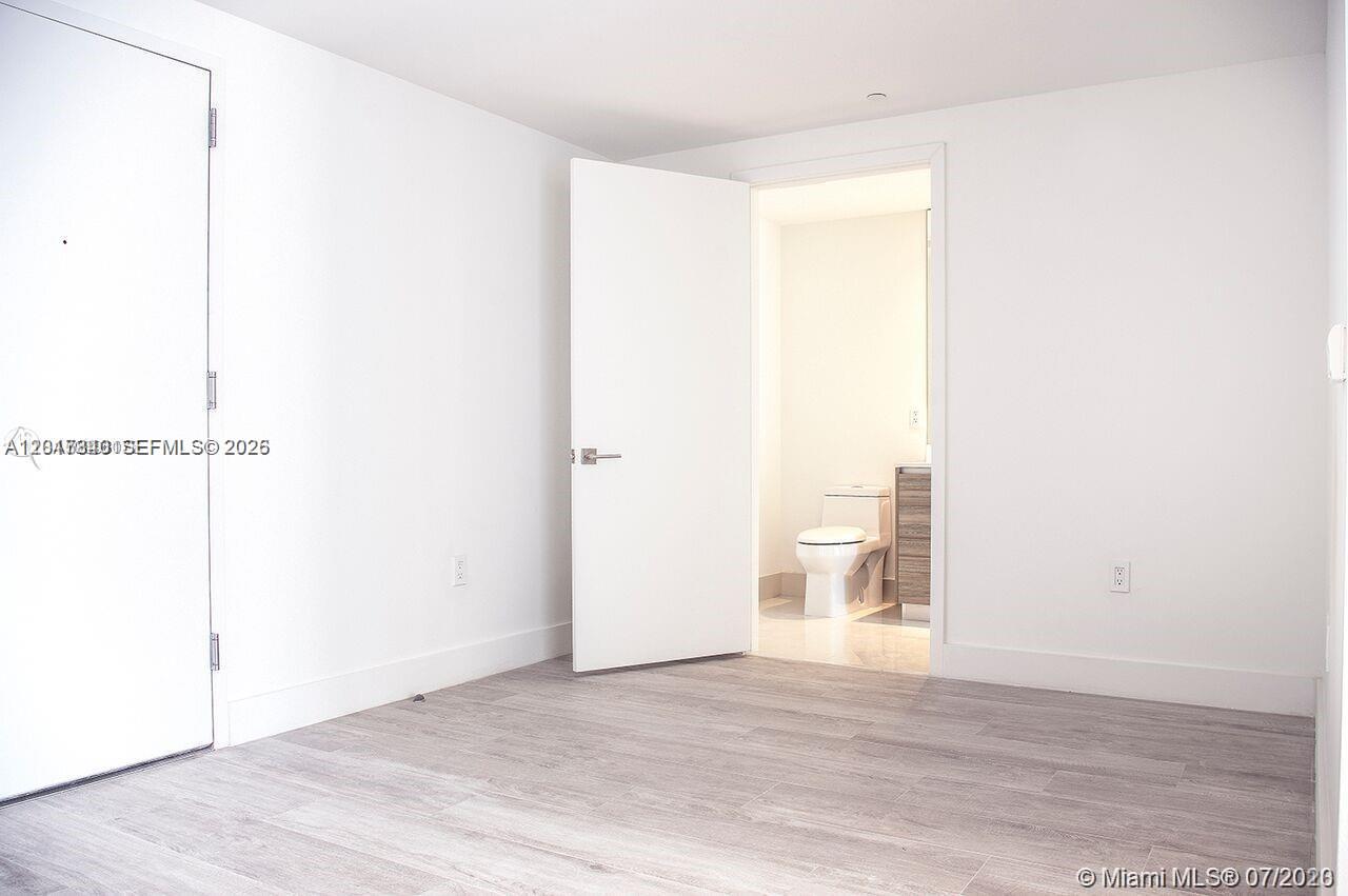 121 NE 34th St #806, Miami FL 33137