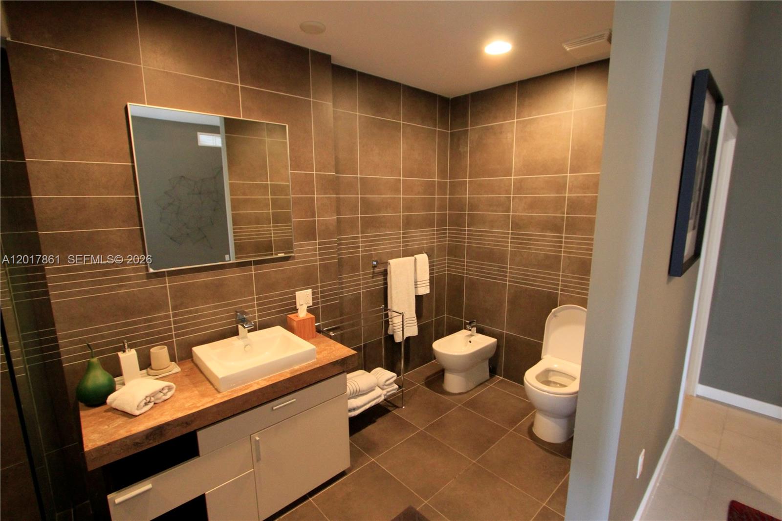 2100 Park Ave #202, Miami Beach FL 33139