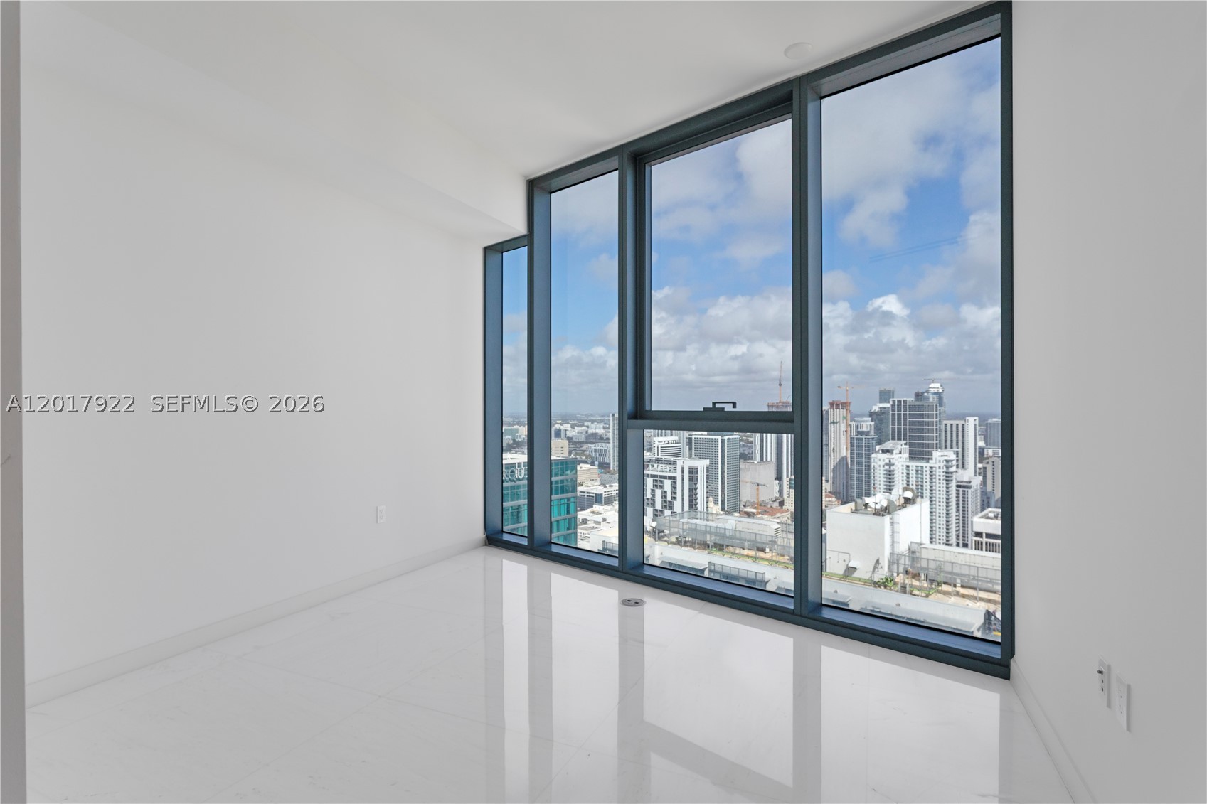 300 Biscayne Boulevard Way #5002E, Miami FL 33131
