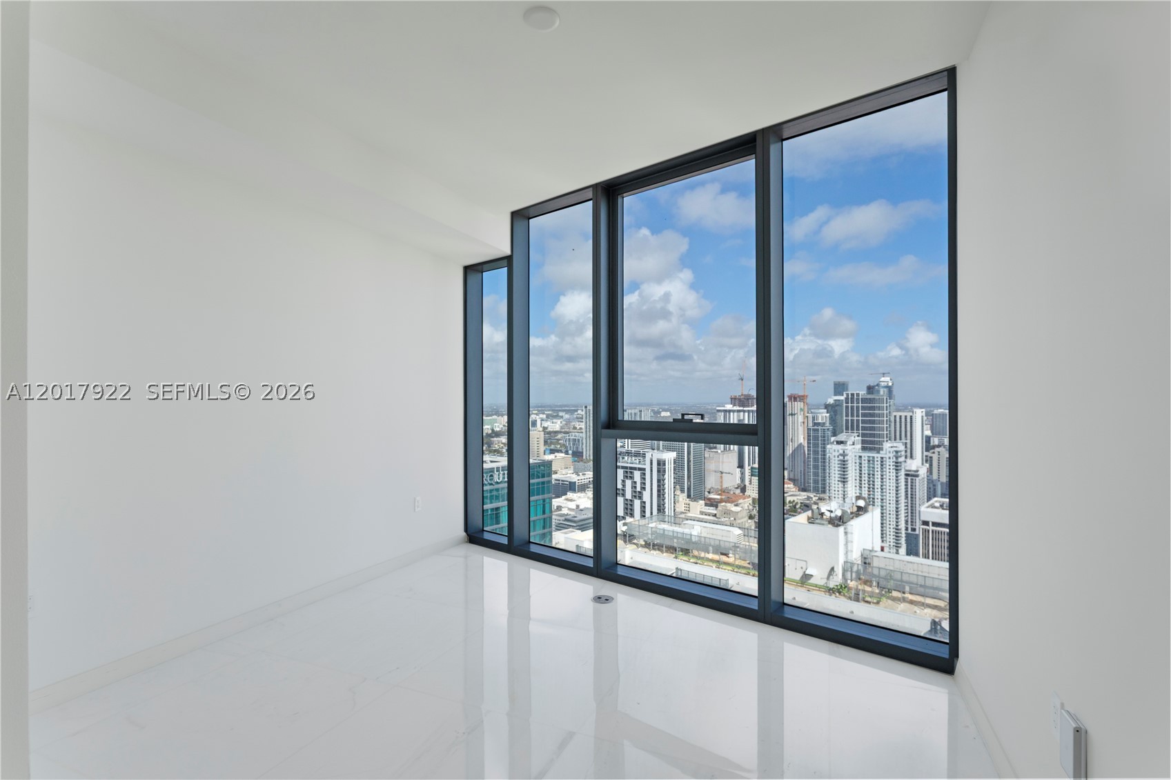 300 Biscayne Boulevard Way #5002E, Miami FL 33131